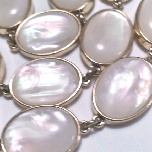 Talbots Necklace 3 Strands Mother Of Pearl Style Oval Cabochons Goldtone Signed - Picture 3 of 8